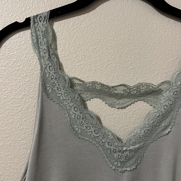 La Miel tank tops in green and light blue with lace straps and trim - Picture 4 of 15